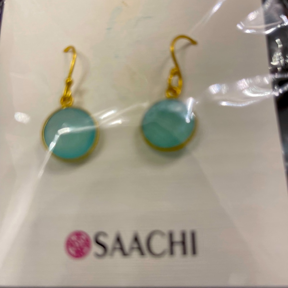 Teardrop light green gold earings